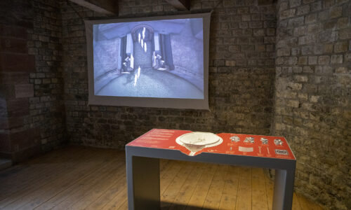 Amphitheater mit Tastmodell und 3 D Rekonstruktion 01 Foto Susanne Schenker komprimiert