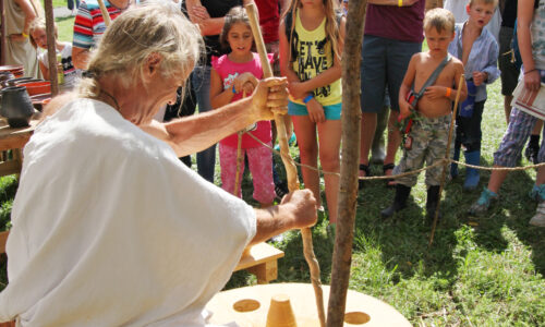 Augusta Raurica Roemerfest Toepfer bei der Arbeit Foto Susanne Schenker