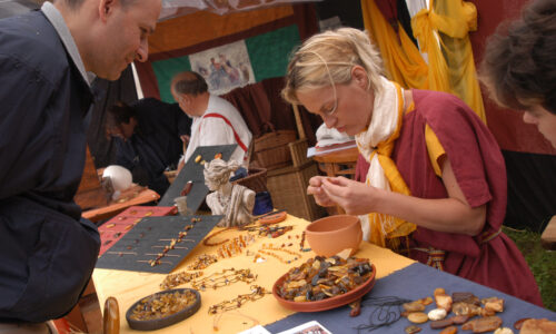 Augusta Raurica Roemerfest In der Bernsteinwerkstatt Foto Susanne Schenker