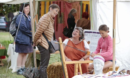 Roemerfest Augusta Raurica Mitmachangebot Brettchenweben Foto Susanne Schenker