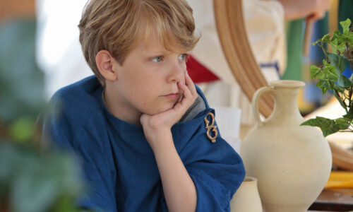 Roemerfest Augusta Raurica Warten auf Kundschaft am roemischen Markt Foto Susanne Schenker
