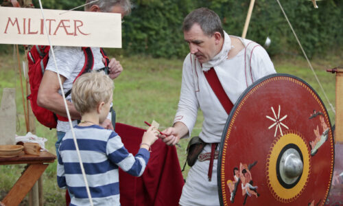 Roemerfest Augusta Raurica Wissenswertes zur roemischen Kampftechnik Foto Susanne Schenker