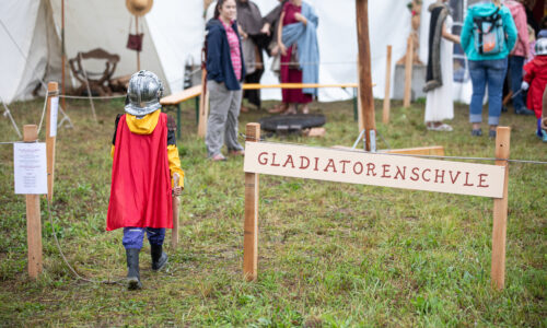 Fête Romaine Augusta Raurica – Légionnaire en route pour l'école de gladiateurs – Photo Matthias Willi