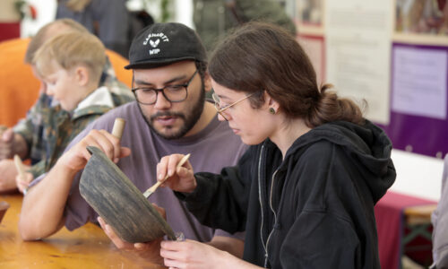 Roemerfest Augusta Raurica Mitmachangebot Raeuchermischungen herstellen Foto Susanne Schenker