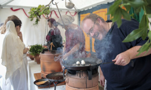 Roemerfest Augusta Raurica Roemische Speisen zum Degustieren Foto Susanne Schenker