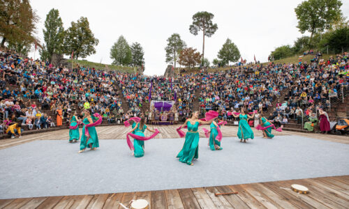 Roemerfest Augusta Raurica Roemische Taenzerinnen im Theater Augusta Raurica Foto Matthias Willi