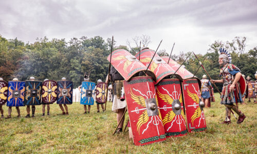 Roemerfest Augusta Raurica Testudo roemischer Legionaere Foto Matthias Willi