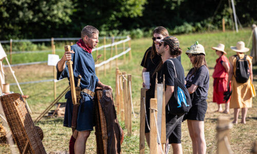 Römerfest Augusta Raurica – Legionär gibt Auskunft – Foto Matthias Willi