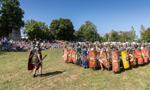 Roemerfest Augusta Raurica Legionaere bei der TESTUDO Foto Matthias Willi