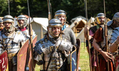 Roemerfest Augusta Raurica Legionaere folgen den Anweisungen von Centurio und Optio Foto Matthias Willi