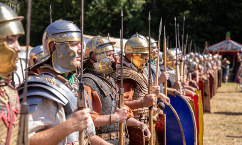 Roemerfest Augusta Raurica Legionaere in Reih und Glied Foto Matthias Willi