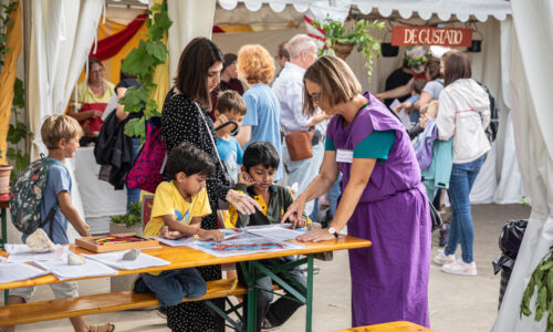 Roemerfest Augusta Raurica Raetselspass bei den Naturwissenschaftlichen Archaeologen Foto Matthias Willi