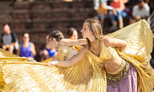 Roemerfest Augusta Raurica Taenzerinnen im Theater Foto Matthias Willi