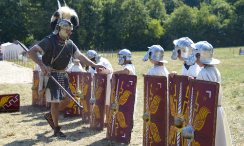 Roemerfest Augusta Raurica In Reih und Glied in der Legionaersschule Foto Daniel Rancic