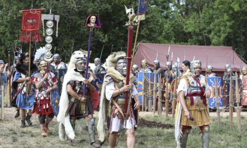 Roemerfest Augusta Raurica Ad Arma Aufmarsch der Legionaere Foto Susanne Schenker
