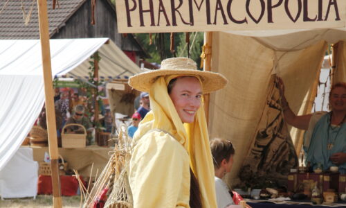 Roemerfest Augusta Raurica Roemerin auf dem Forum Foto Susanne Schenker