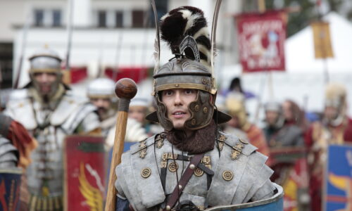 Roemerfest Augusta Raurica Marsch der Legionaere Foto Susanne Schenker