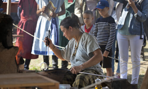 Römerfest Augusta Raurica - Die Glasbläserin bei der Arbeit - Foto Susanne Schenker