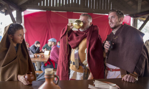 Römerfest Augusta Raurica - Römer:innen stillen ihren Durst in der Taberna - Foto Susanne Schenker
