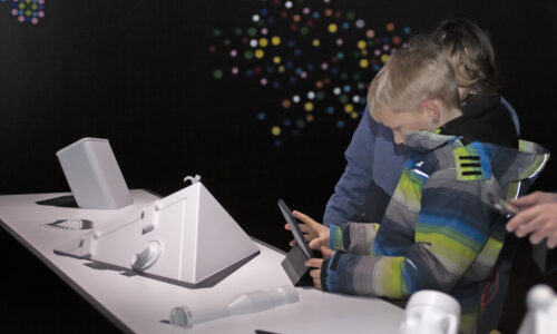 Augusta Raurica AR Experience Besucher auf dem interaktiven Rundgang Foto Aline Cousin