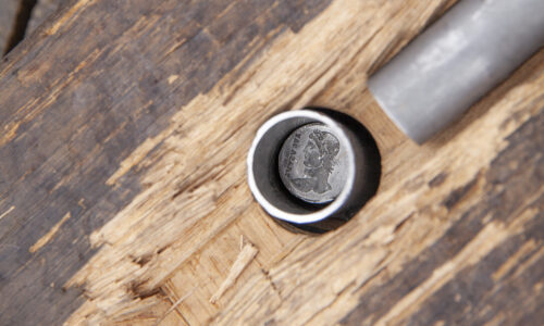 Roemerfest Augusta Raurica Werkzeug zum Praegen der Jubilaeumsmuenze Foto Susanne Schenker