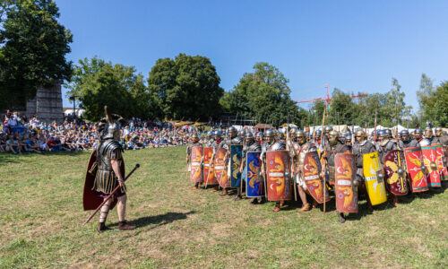 Fête romaine Augusta Raurica – Les légionnaires s'entraînent devant le public – Photo Matthias Willi