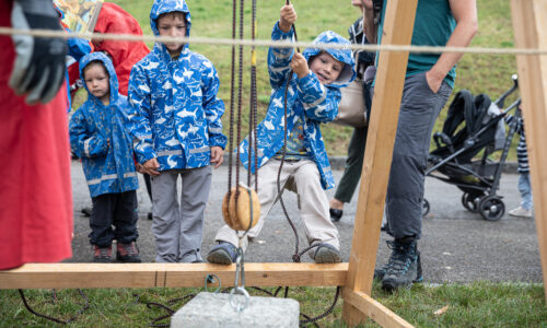 Fête romaine Augusta Raurica – Travail pénible pour soulever une pierre – Photo Matthias Willi