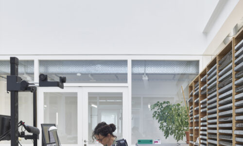 Sammlungszentrum Augusta Raurica Arbeitsplatz Sammlung Foto Roman Weyeneth