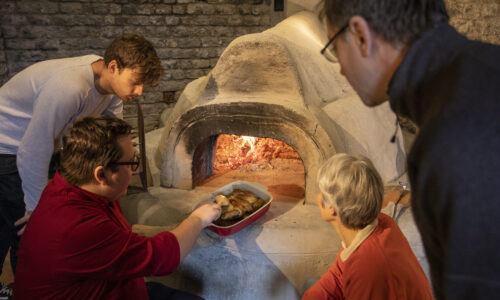 Workshop Augusta Raurica Roemische Esskultur erleben Kochen am offenen Feuer Foto Susanne Schenker